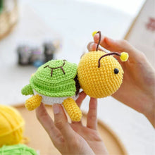 Afbeelding in Gallery-weergave laden, Haakpakket Amigurumi - Bij en Schildpad