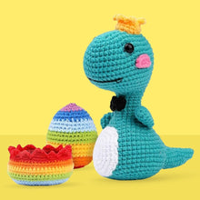 Afbeelding in Gallery-weergave laden, Haakpakket Amigurumi - Dino Koning met Regenboogei Figured'Art