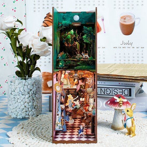 Book Nook - Alice in Wonderland