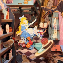Afbeelding in Gallery-weergave laden, Book Nook - Alice in Wonderland