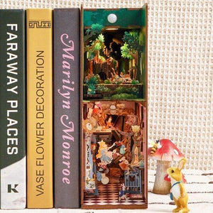 Book Nook - Alice in Wonderland