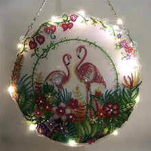 Afbeelding in Gallery-weergave laden, Diamond Painting Deurhanger 5D Flamingo&#39;s met LED en Hanger