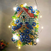 Afbeelding in Gallery-weergave laden, Auto Ophanging Diamond Painting Vogelhuisje met LED en Hanger