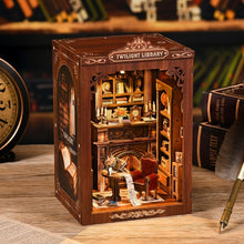 Afbeelding in Gallery-weergave laden, Book Nook - Schemerbibliotheek