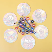 Afbeelding in Gallery-weergave laden, Schilderen op Nummer Onderzetters 15cm (6 stuks) - Fauna Serie met Panda, Wasbeer en Zeehond