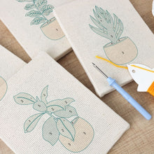 Afbeelding in Gallery-weergave laden, Punch Needle Set (4 stuks) met frames - Stedelijke Jungle 1