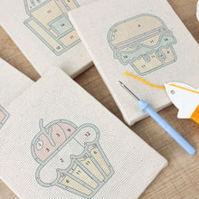Afbeelding in Gallery-weergave laden, Punch Needle Set (4 stuks) met frames - Fastfood Plezier