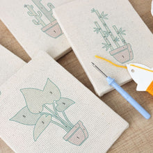 Afbeelding in Gallery-weergave laden, Punch Needle Set (4 stuks) met frames - Stedelijke Jungle 3