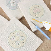 Afbeelding in Gallery-weergave laden, Punch Needle Set (4 stuks) met frames - Speelkaarten