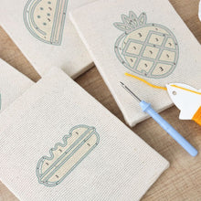 Afbeelding in Gallery-weergave laden, Punch Needle Set (4 stuks) met frames - Tropische Snack Mix