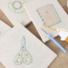 Afbeelding in Gallery-weergave laden, Punch Needle Set (4 stuks) met frames - Bureau Essentials 2