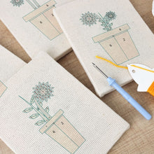 Afbeelding in Gallery-weergave laden, Punch Needle Set (4 stuks) met frames - Bloeiende Mini Potjes 1