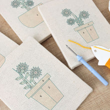 Afbeelding in Gallery-weergave laden, Punch Needle Set (4 stuks) met frames - Bloeiende Mini Potjes 2