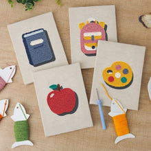 Afbeelding in Gallery-weergave laden, Punch Needle Set (4 stuks) met frames - Terug naar School 1