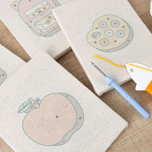 Afbeelding in Gallery-weergave laden, Punch Needle Set (4 stuks) met frames - Terug naar School 1