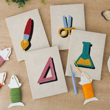 Afbeelding in Gallery-weergave laden, Punch Needle Set (4 stuks) met frames - Terug naar School 2
