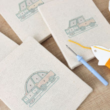 Afbeelding in Gallery-weergave laden, Punch Needle Set (4 stuks) met frames - Auto Collectie