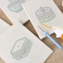 Afbeelding in Gallery-weergave laden, Punch Needle Set (4 stuks) met frames - Ontbijt Lekkernijen 3