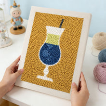 Afbeelding in Gallery-weergave laden, Punch Needle Pakket met frame - Cocktails 2