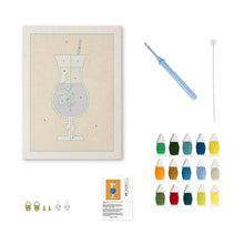 Afbeelding in Gallery-weergave laden, Punch Needle Pakket met frame - Cocktails 2