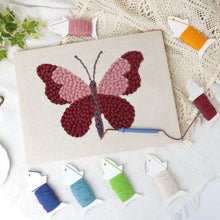 Afbeelding in Gallery-weergave laden, Punch Needle Pakket met frame - Roze Vlinder