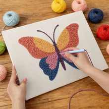 Afbeelding in Gallery-weergave laden, Punch Needle Pakket met frame - Oranje Vlinder