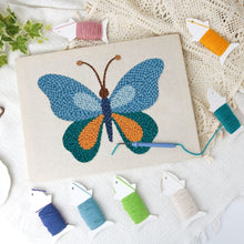 Afbeelding in Gallery-weergave laden, Punch Needle Pakket met frame - Blauwe Vlinder
