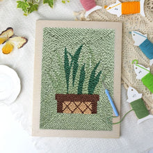 Afbeelding in Gallery-weergave laden, Punch Needle Pakket met frame - Sansevieria