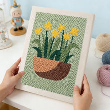 Afbeelding in Gallery-weergave laden, Punch Needle Pakket met frame - Zonnige Narcissen