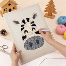 Afbeelding in Gallery-weergave laden, Punch Needle Pakket met frame - Blije Zebra