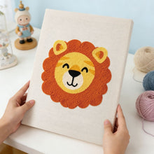 Afbeelding in Gallery-weergave laden, Punch Needle Pakket met frame - Kleine Leeuw