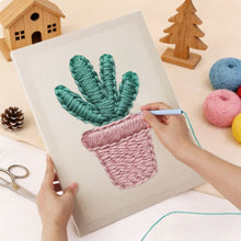 Afbeelding in Gallery-weergave laden, Punch Needle Pakket met frame - Kawaii Cactus