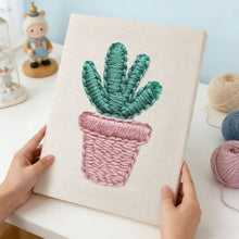 Afbeelding in Gallery-weergave laden, Punch Needle Pakket met frame - Kawaii Cactus