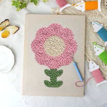 Afbeelding in Gallery-weergave laden, Punch Needle Pakket met frame - Roze Bloemblaadjes