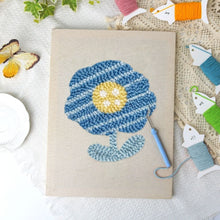 Afbeelding in Gallery-weergave laden, Punch Needle Pakket met frame - Blauwe Bloem