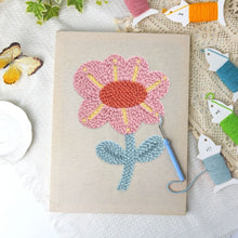 Afbeelding in Gallery-weergave laden, Punch Needle Pakket met frame - Zachte Bloem