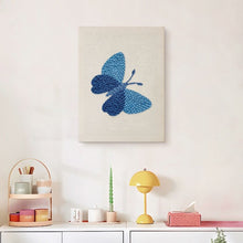 Afbeelding in Gallery-weergave laden, Punch Needle Pakket met frame - Blauwe Droom Vlinder