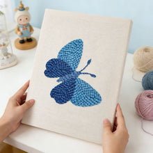 Afbeelding in Gallery-weergave laden, Punch Needle Pakket met frame - Blauwe Droom Vlinder