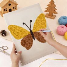 Afbeelding in Gallery-weergave laden, Punch Needle Pakket met frame - Gouden Vlinder