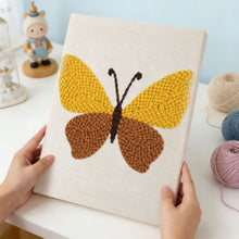 Afbeelding in Gallery-weergave laden, Punch Needle Pakket met frame - Gouden Vlinder