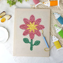 Afbeelding in Gallery-weergave laden, Punch Needle Pakket met frame - Lente Bloemblaadjes