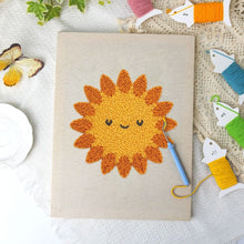 Afbeelding in Gallery-weergave laden, Punch Needle Pakket met frame - Lachende Zon