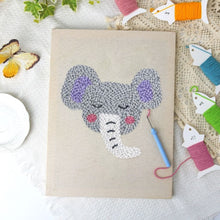 Afbeelding in Gallery-weergave laden, Punch Needle Pakket met frame - Kleine Olifant