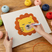 Afbeelding in Gallery-weergave laden, Punch Needle Pakket met frame - Slapende Leeuw