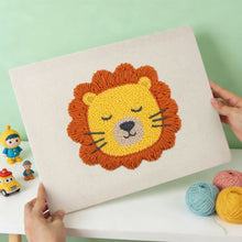 Afbeelding in Gallery-weergave laden, Punch Needle Pakket met frame - Slapende Leeuw