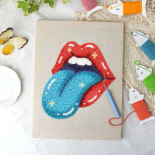 Afbeelding in Gallery-weergave laden, Punch Needle Pakket met frame - Kosmische Kus