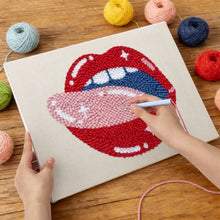 Afbeelding in Gallery-weergave laden, Punch Needle Pakket met frame - Pop Art Lippen