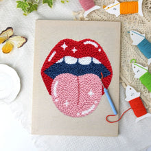 Afbeelding in Gallery-weergave laden, Punch Needle Pakket met frame - Elektrische Lippen