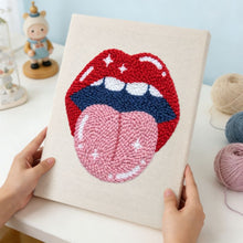 Afbeelding in Gallery-weergave laden, Punch Needle Pakket met frame - Elektrische Lippen