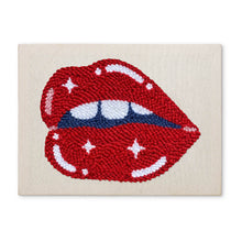 Afbeelding in Gallery-weergave laden, Punch Needle Pakket met frame - Glanzende Lippen